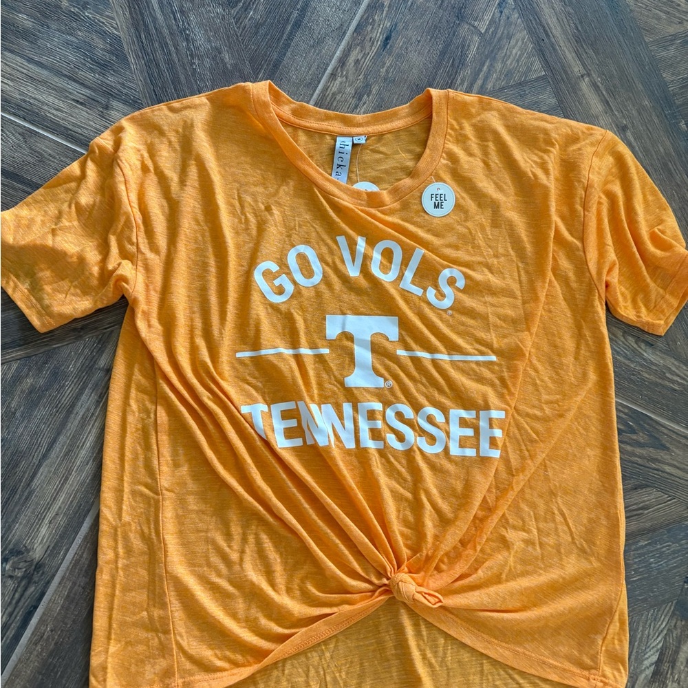 NWT New Tennessee Vols Chica-d Tshirt Size Medium